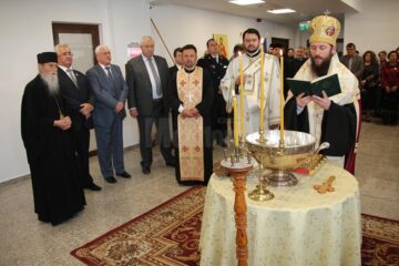 Slujba de sfințire a fost oficiată de către Episcopul Vicar, Damaschin Dorneanul