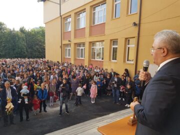 Primarul Sucevei, prezent la deschiderea de an școlar la 14 unități de învățământ