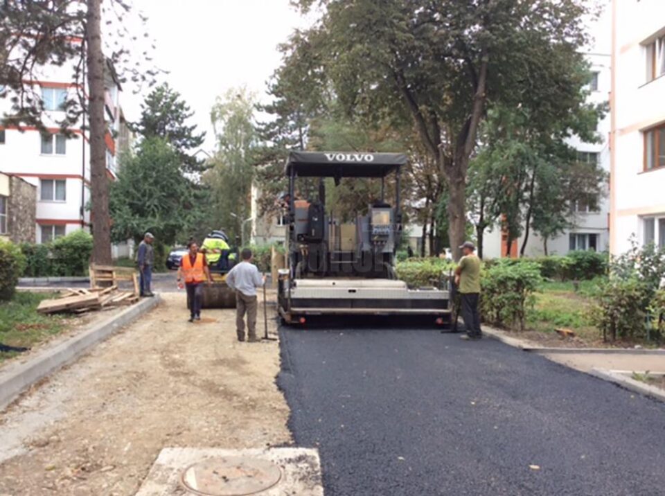 Locuri de parcare și alei moderne pentru locuitorii din zona Manejului-Călărași