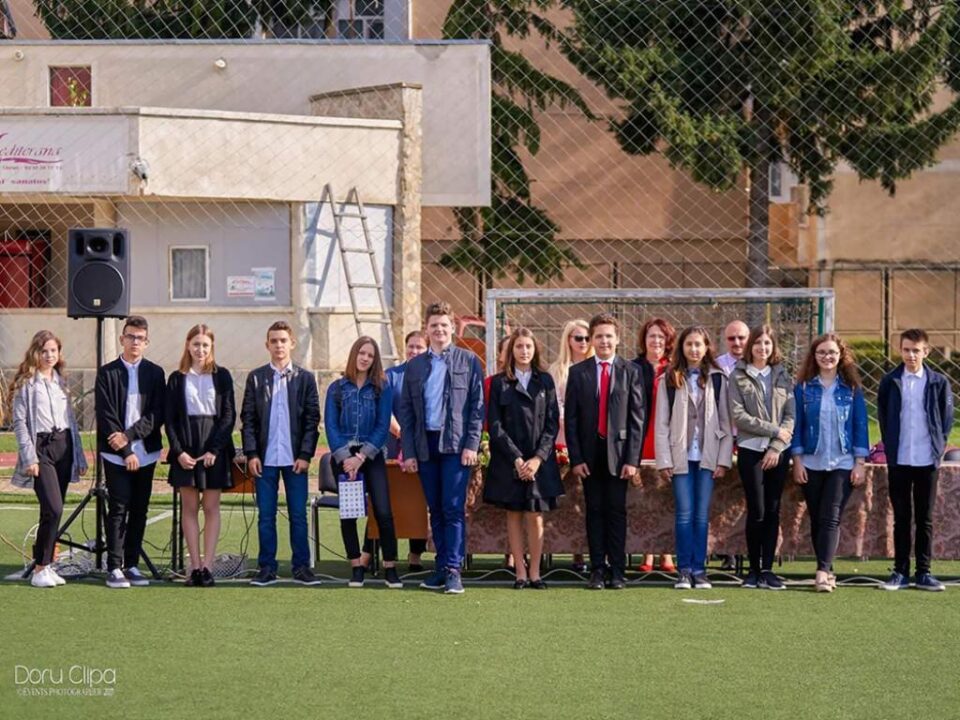 Porțile Colegiului Național „Eudoxiu Hurmuzachi” Rădăuți s-au redeschis pentru un nou an școlar Foto: Doru Clipa