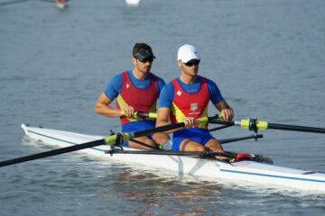 La dublu rame, sucevenii Marius Cozmiuc și Ciprian Tudosă n-au mai tras ieri în sferturi, cursa fiind amânată din cauza furtunii