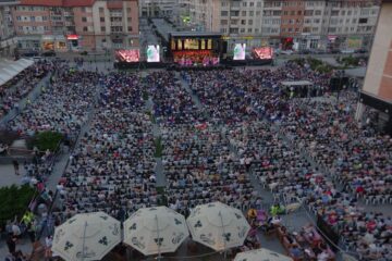 Peste 7.000 de oameni s-au bucurat două ore de magia muzicii clasice oferită cu profesionalism de artiștii Operei Naționale Române din Iași