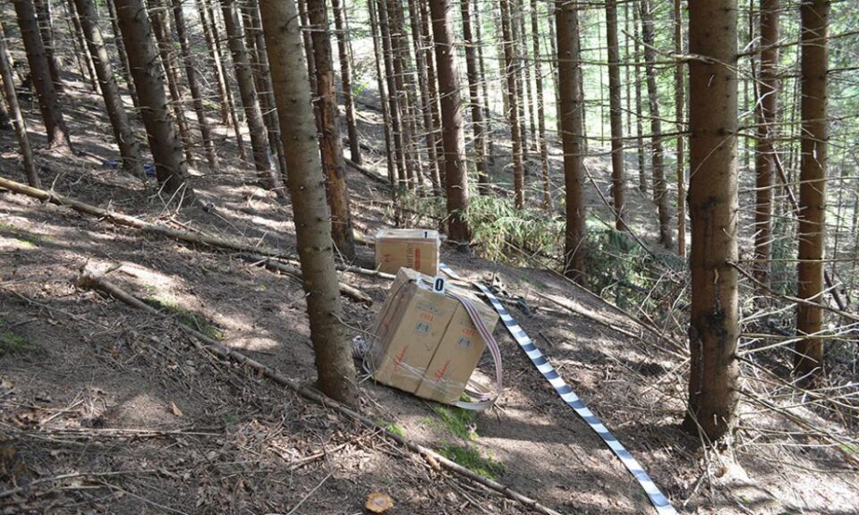 Țigări descoperite în apropierea frontierei