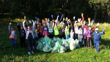 O mie de kg de deșeuri strânse de pe domeniul public de elevii rădăuțeni