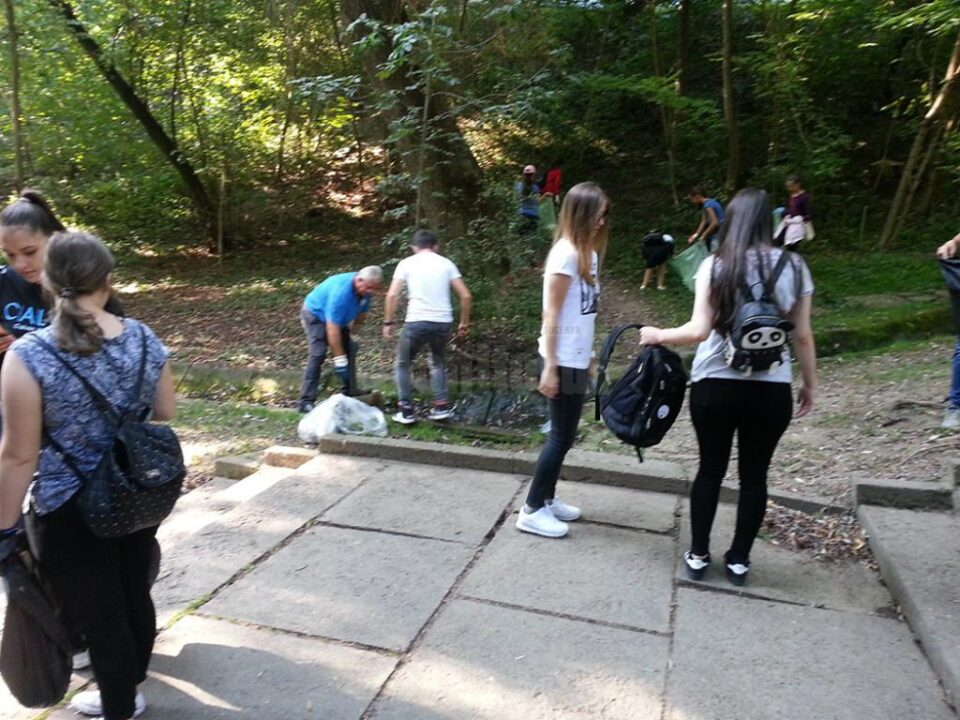 Primarul Ion Lungu, la curățenie în parcul Șipote