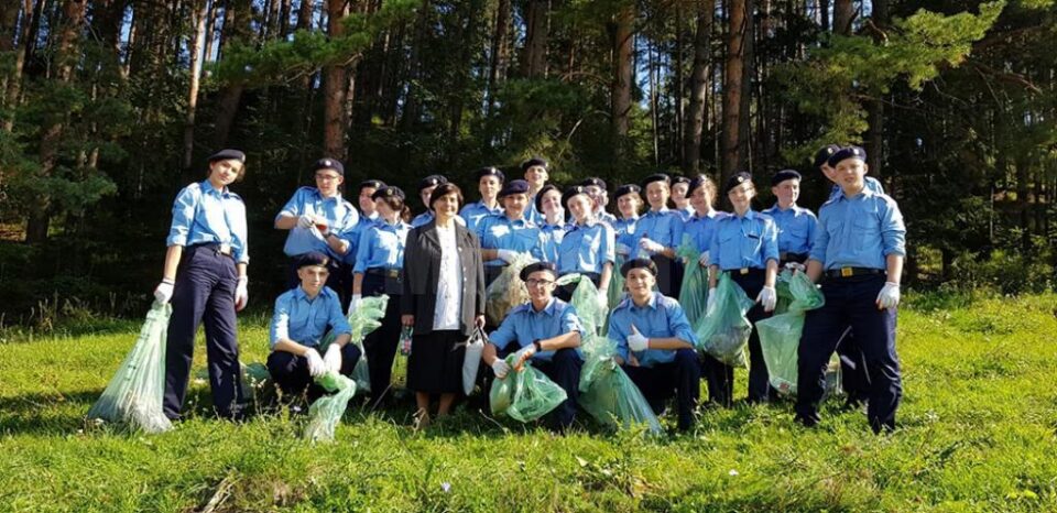 Elevii Colegiului Militar s-au alăturat campaniei de ecologizare „Let`s do it, Romania!”