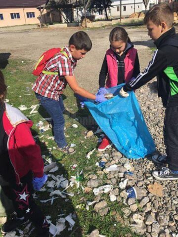 Peste 200 de voluntari din Moldovița au participat la Campania Națională „Let’s do it, Romania!”