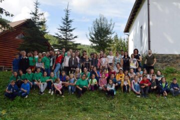 Voluntari din Moldovița au participat la Campania Națională „Let’s Do It, Romania!”