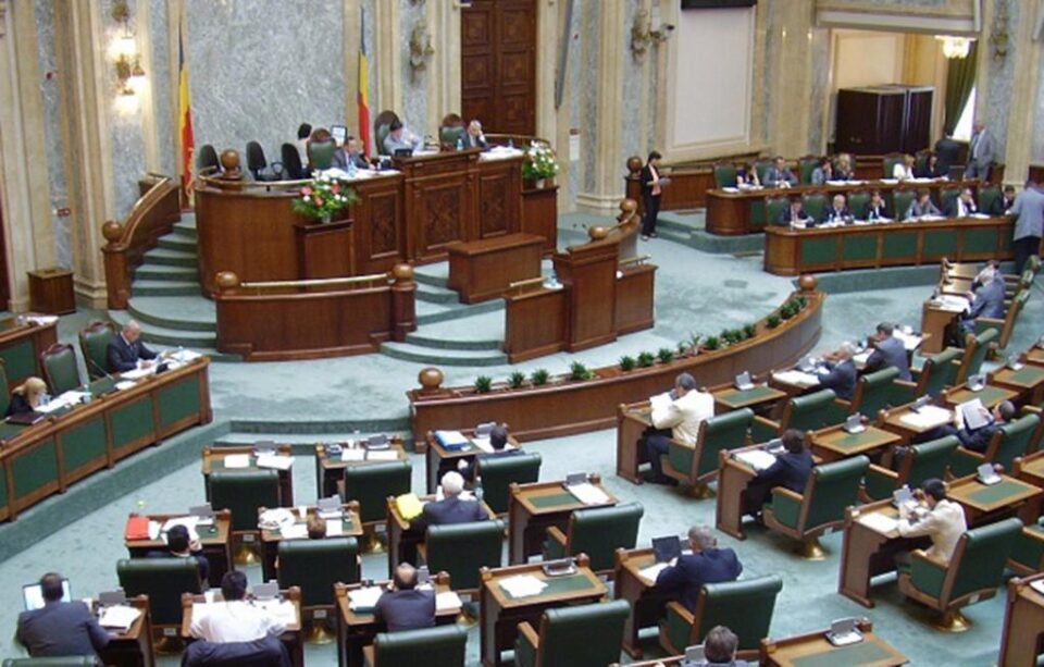 Senatul a adoptat ieri proiectul de lege pentru aprobarea Ordonanței de urgență a Guvernului privind implementarea Programului guvernamental „Investește în tine”. Foto atelieruldestiri.ro Senatul a adoptat ieri proiectul de lege pentru aprobarea Ordonanței de urgență a Guvernului privind implementarea Programului guvernamental „Investește în tine”. Foto atelieruldestiri.ro