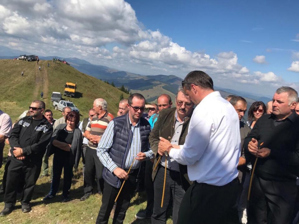 Crucea de fier de pe Vf. Oușorul, realizată de silvicultorii suceveni