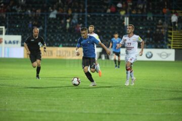 Serediuc, în dreapta imaginii, a debutat deja în tricoul grupării sibiene în disputa cu Viitorul