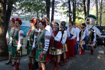 Festivalul Oktoberfest în Est, deschis cu o imensă paradă, muzică, distracție și bere