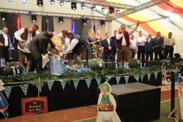 Festivalul Oktoberfest în Est, deschis cu o imensă paradă, muzică, distracție și bere