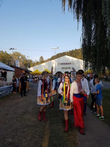 Festivalul Oktoberfest în Est, deschis cu o imensă paradă, muzică, distracție și bere