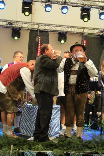 Festivalul Oktoberfest în Est, deschis cu o imensă paradă, muzică, distracție și bere
