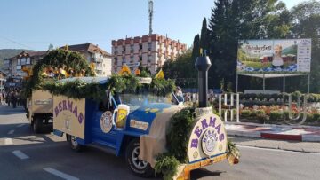 Festivalul Oktoberfest în Est, deschis cu o imensă paradă, muzică, distracție și bere
