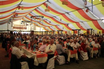 Festivalul Oktoberfest în Est, deschis cu o imensă paradă, muzică, distracție și bere