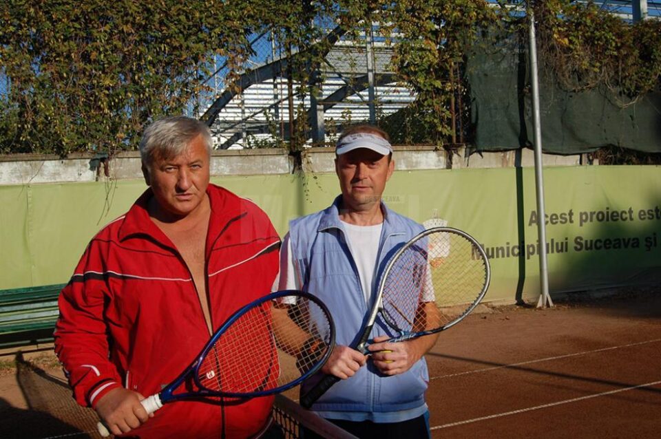 Liviu Bolohan (dreapta) a câștigat finala cu Vasile Apopei la Secundara +40 de ani
