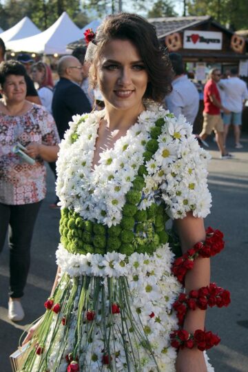 Festivalul Oktoberfest în Est, deschis cu o imensă paradă, muzică, distracție și bere