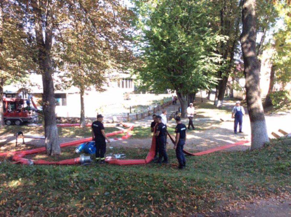 Lacul din parcul Alexandru Sahia va fi curățat și reabilitat