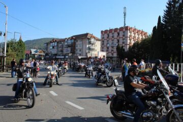 Festivalul Oktoberfest în Est, deschis cu o imensă paradă, muzică, distracție și bere
