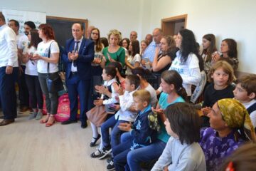Donație de laptopuri și rechizite, pentru elevii școlii din Buda, comuna Râșca. Foto: Promotorii Bucovinei