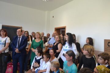 Donație de laptopuri și rechizite, pentru elevii școlii din Buda, comuna Râșca. Foto: Promotorii Bucovinei