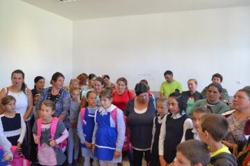 Donație de laptopuri și rechizite, pentru elevii școlii din Buda, comuna Râșca. Foto: Promotorii Bucovinei