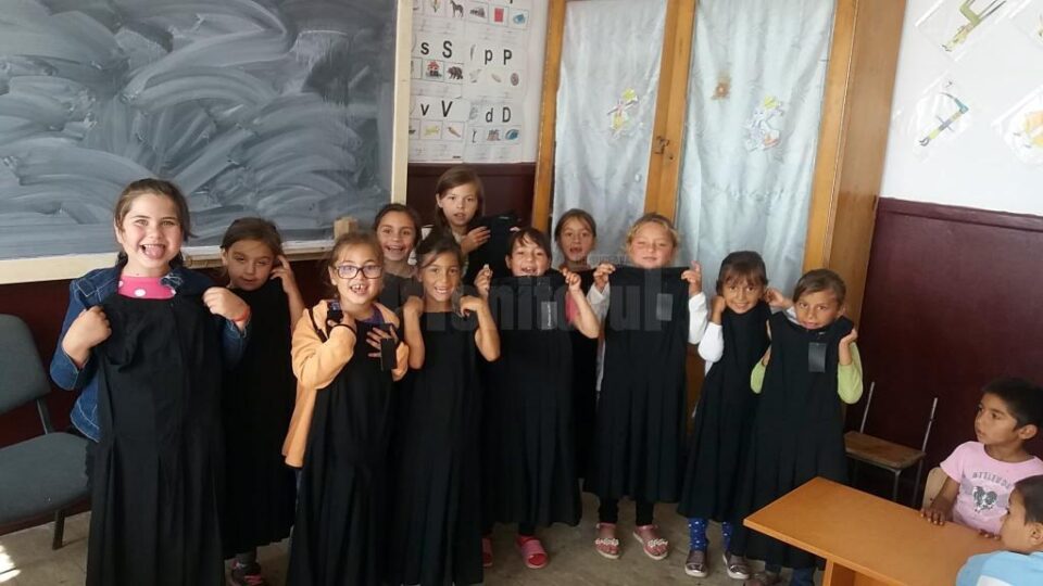 O uniformă pentru copiii din Bahna
