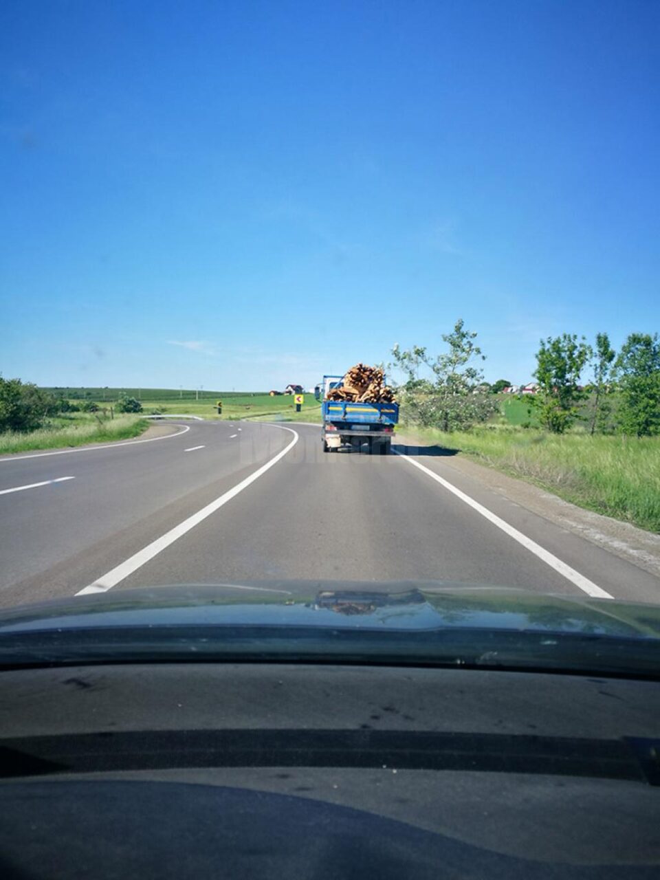 Una din mașinile vizate de activistul de mediu