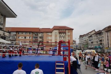 Moment artistic, înaintea meciurilor demonstrative de box