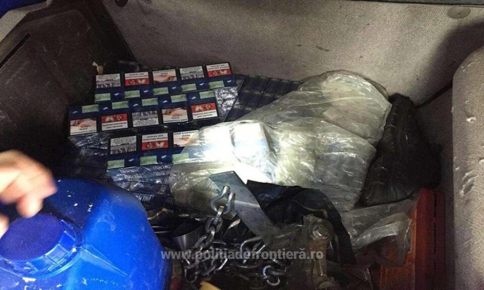 Un autoturism și țigări de aproape 40.000 de euro, confiscate de polițiștii de frontieră suceveni