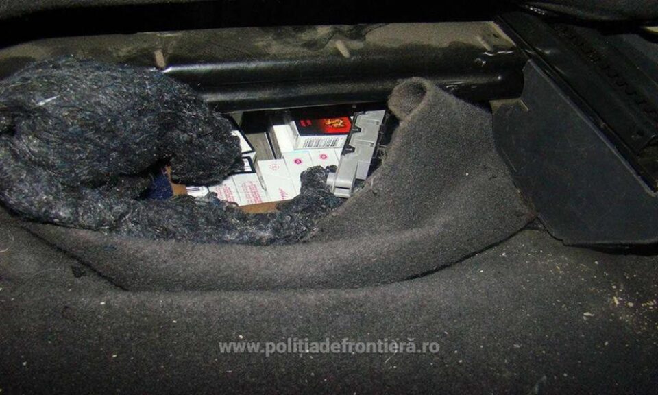 Un autoturism și țigări de aproape 40.000 de euro, confiscate de polițiștii de frontieră suceveni