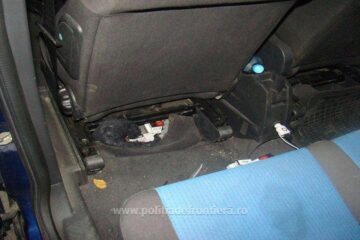 Un autoturism și țigări de aproape 40.000 de euro, confiscate de polițiștii de frontieră suceveni