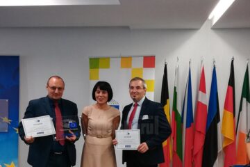 Reprezentanții Colegiului din Rădăuți și-au adjudecat distincțiile Placheta cu cele 25 de școli desemnate Școli-ambasador