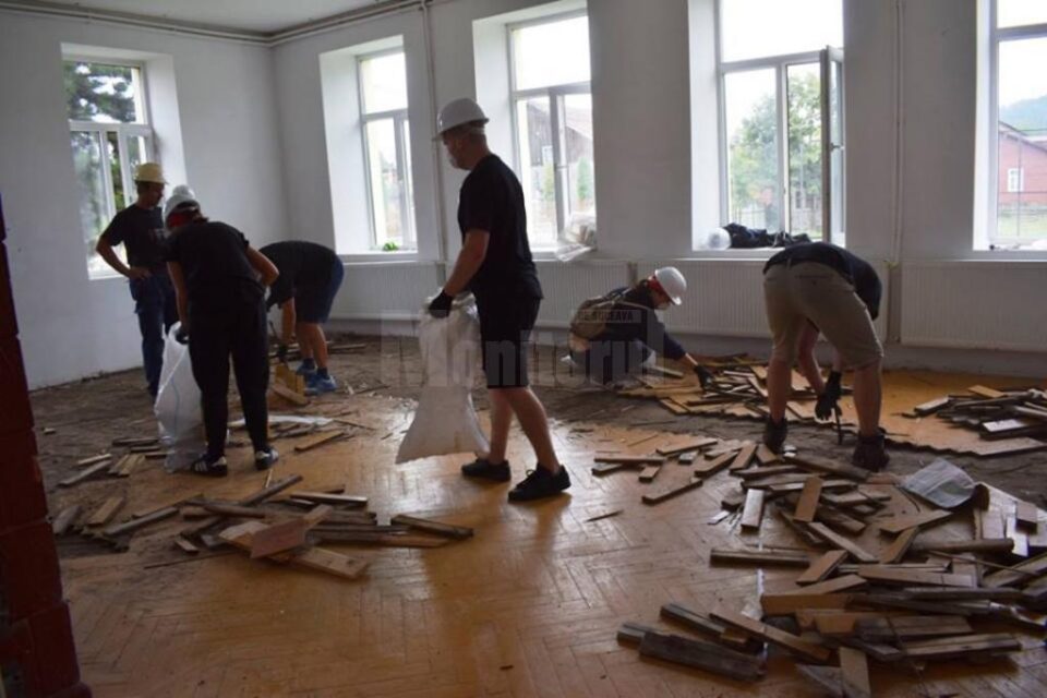 Corpul C al școlii moldovițene a fost complet renovat prin muncă voluntară de către corporatiști