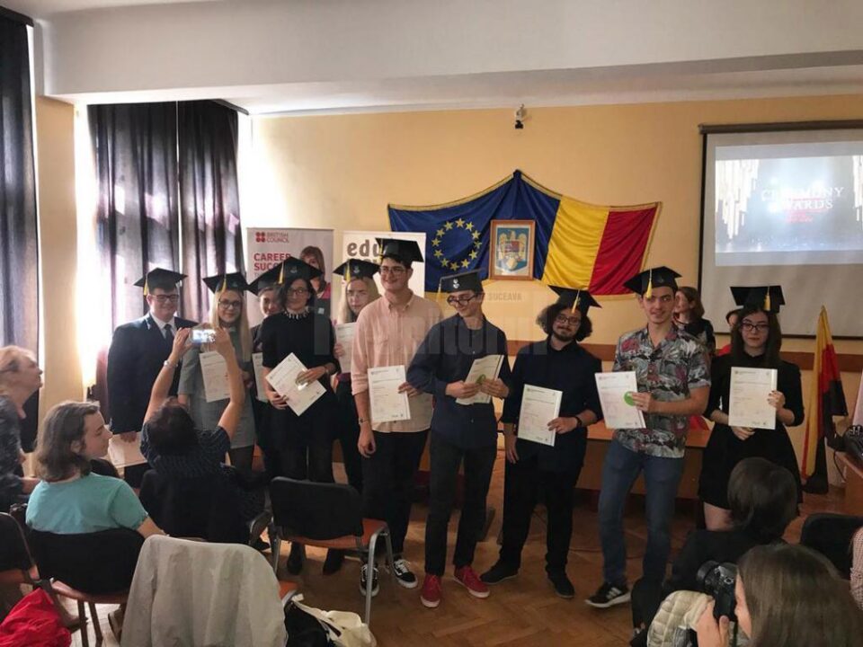 Peste 100 de elevi au obținut diplome de limba engleză din partea Universității Cambridge