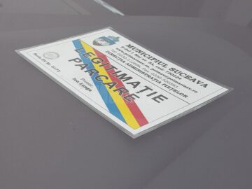 Haosul legitimațiilor de parcare gratuite face inutile parcările cu plată din Suceava