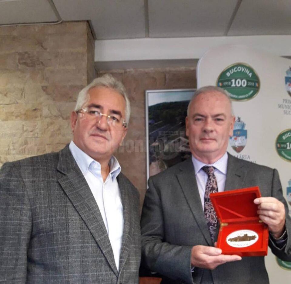 Primarul Sucevei, Ion Lungu, cu Ambasadorul Irlandei, Excelența Sa Derek Feely
