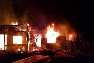 Incendiul care a distrus întreaga gospodărie s-a produs cel mai probabil din cauza unui scurtcircuit