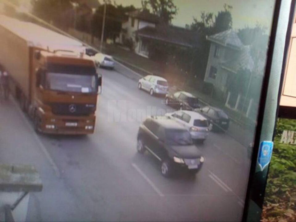 Mașina, la puțin timp după ce a fost furată, în Fălticeni
