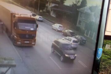 Mașina, la puțin timp după ce a fost furată, în Fălticeni