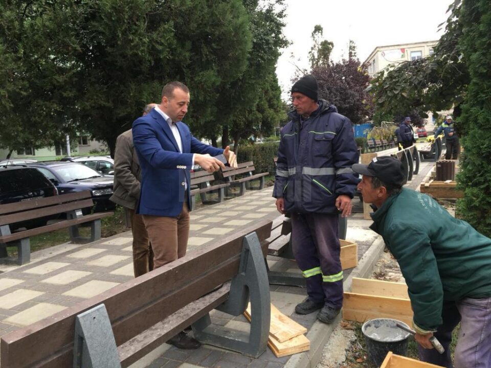 Viceprimarul Lucian Harsovschi a verificat lucrările de reamenajare a Parcului Vladimir Florea