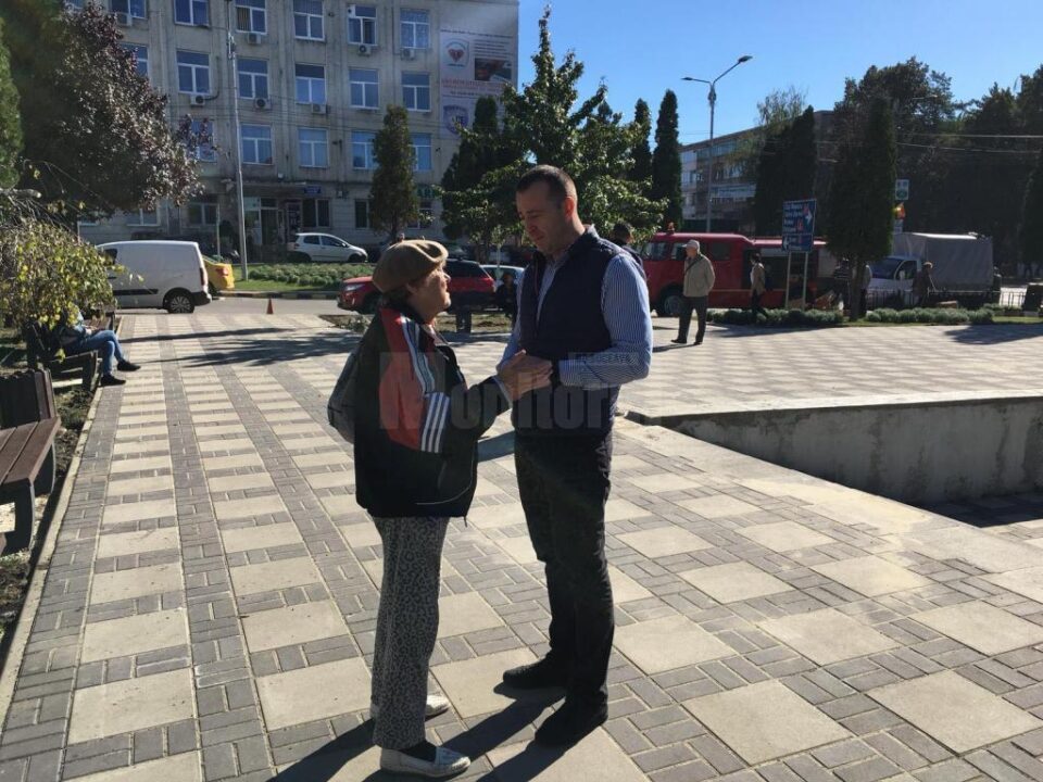 Viceprimarul Lucian Harsovschi a verificat lucrările de reamenajare a Parcului Vladimir Florea 2