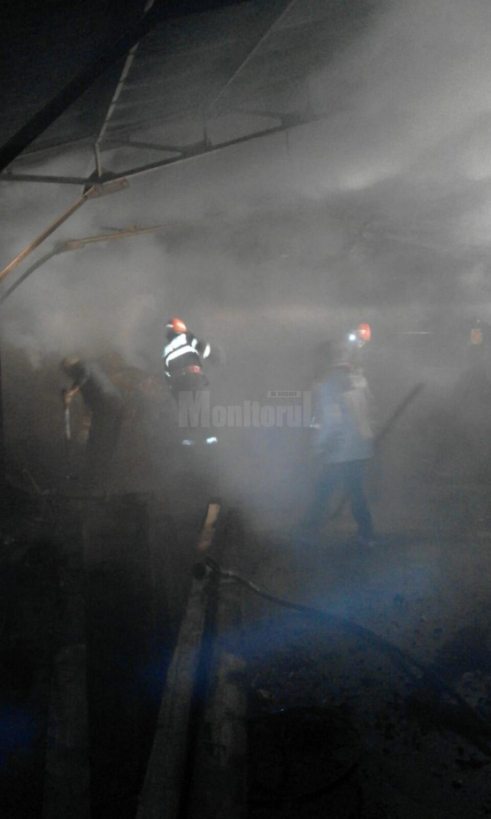 Incendiul a fost lichidat după miezul nopții