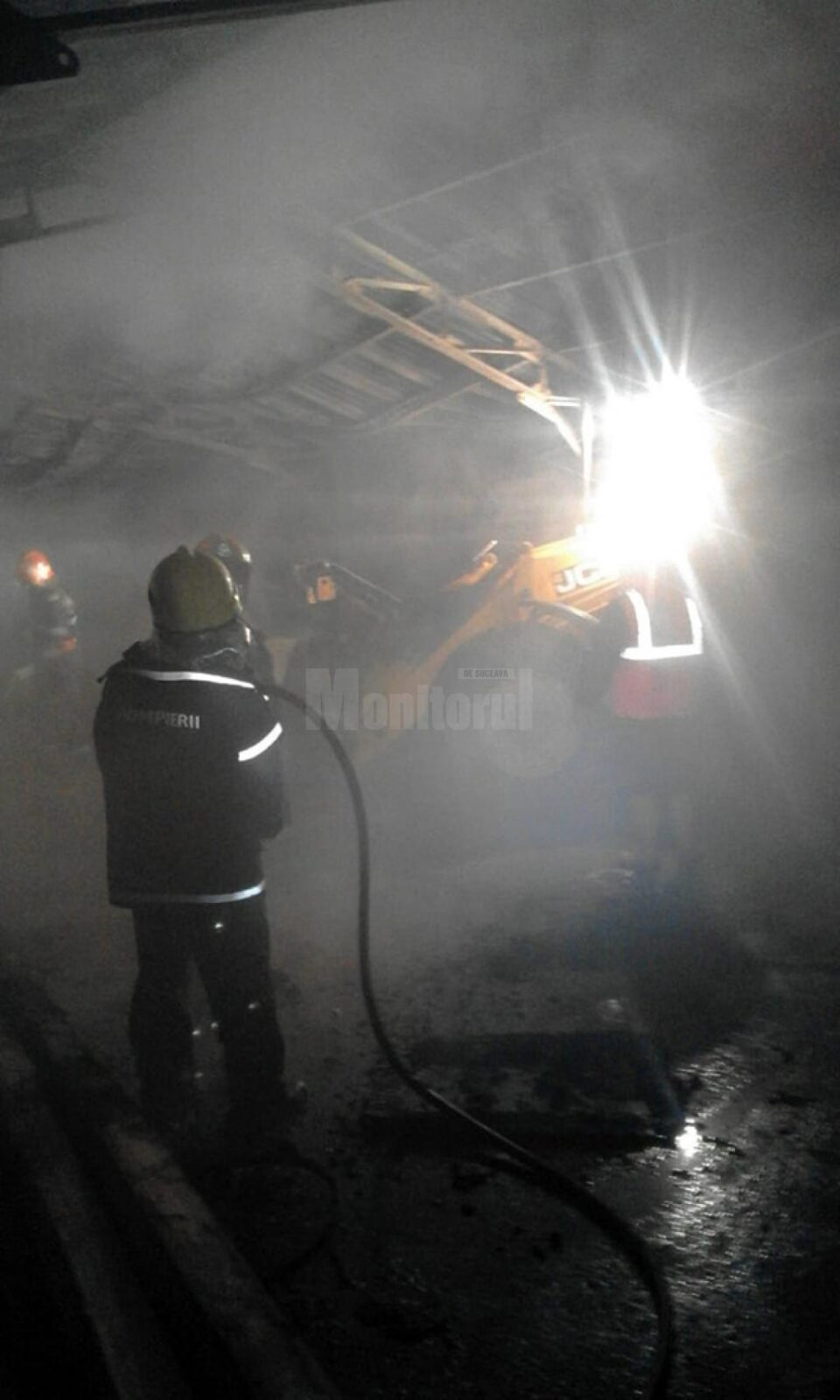 Focul izbucnit luni noapte a provocat distrugeri foarte mari