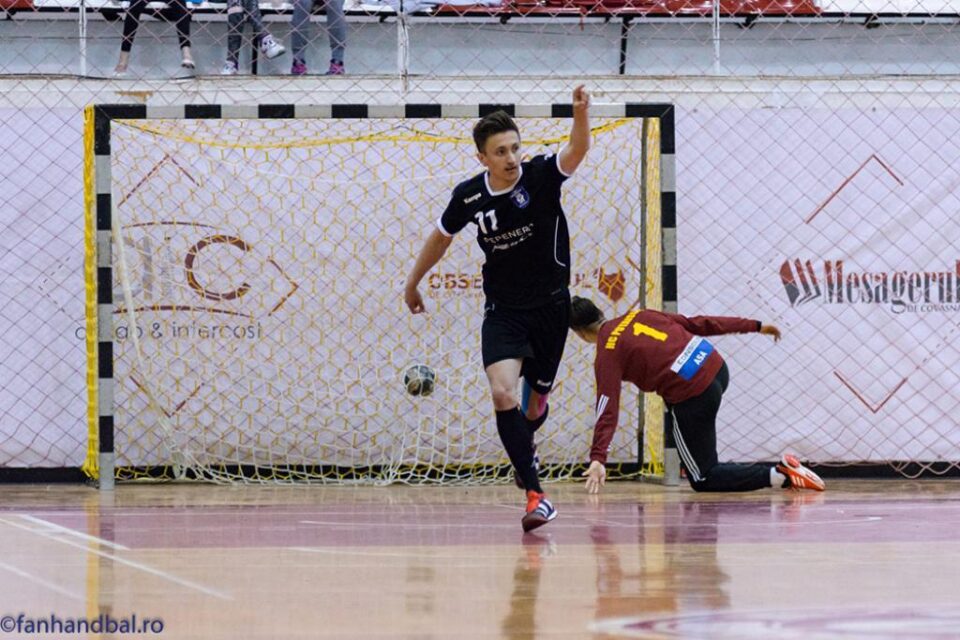 Claudiu Lazurcă a fost cel mai bun marcator al sucevenilor, cu 14 reușite. Foto funhandbal.ro Claudiu Lazurcă a fost cel mai bun marcator al sucevenilor, cu 14 reușite. Foto funhandbal.ro
