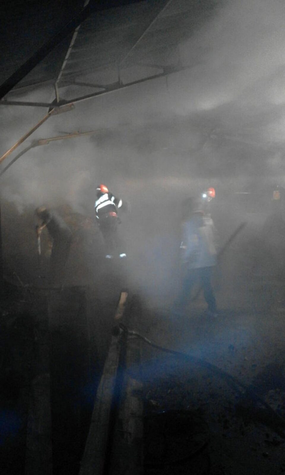 Pierderi mari pentru un fermier lovit de un puternic incendiu