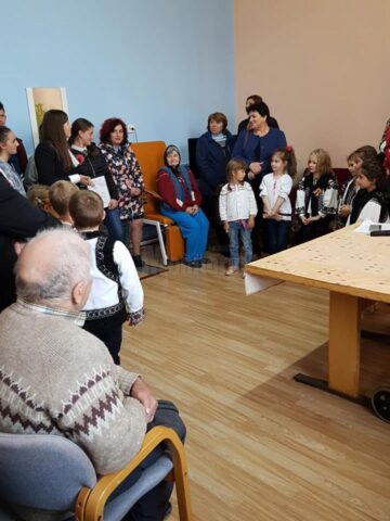 „Bunicii” de la Căminul Solca, sărbătoriți de Ziua Internațională a Persoanelor Vârstnice