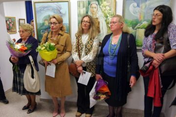 47 de tablouri semnate de artistul plastic Camelia Rusu Sadovei, expuse la Muzeul Bucovinei